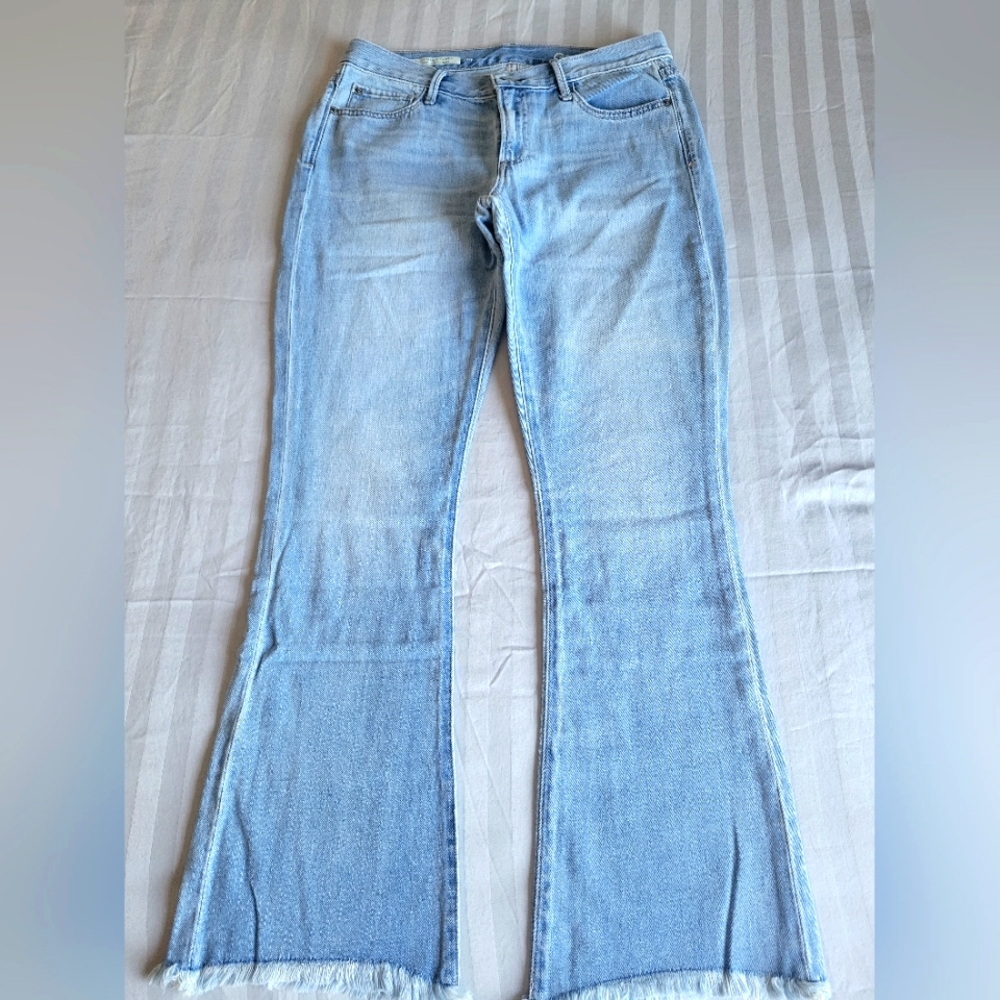 NWOT Size 28 Gap Summer Flare Jeans, Frayed Hem